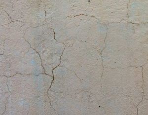cracked plaster from damp
